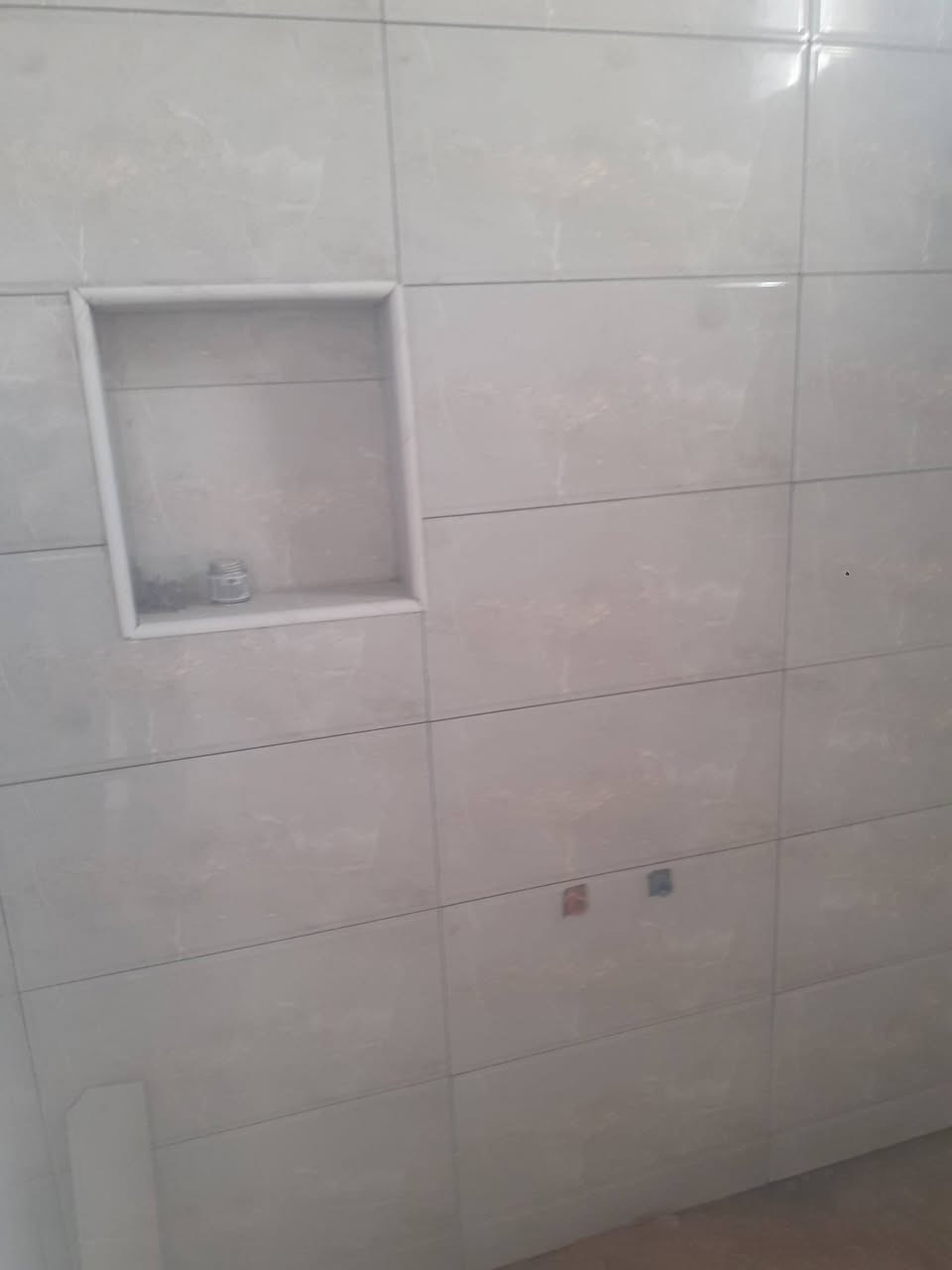 السلام عليكم خلفه لتركيب السيراميك و البورسلين والكاشى والمرمر والجدران والدرج  شغل درجة أولى والتزام بالموعد والعمل الرقم بيه واتساب ***********

