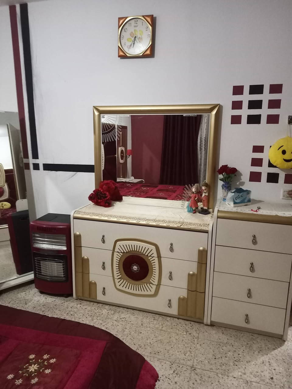 السلام عليكم ..غرفة نوم للبيع . موجودة في حي الكهرباء / بيجي .. الغرفة كاملة ونظيفة جدا ...

السعر مليون و350 الف ..
من يرغب بالشراء  الاتصال على الرقم التالي 
*********** .
