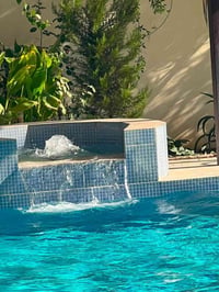 شلونكم ويه الحر😄اذا اشتاقيتو لأجواء الشتاء والبرد مزرعتنا بانتظاركم🏊🌴🍇...
