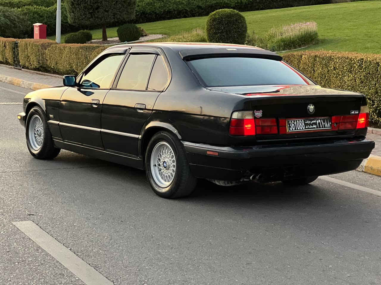 سڵاو له هه موو لایه ک 
BMW 525 بۆ فرۆشتن 
مۆدێل 1991
ته بریت 
گێڕ ئۆتۆ ماتیک 
سڵایت 
چوار جام کاره با 
ئاڕمی پلاستیکی سلێمانی 
چوار تایه و ویل موشه به ک تایه و ویل لۆک 
بێ ته قه و ڕه قه و بێ مه سره فه  
مه کینه ی لۆکه ئه وروپی تازه گۆڕاوه 
سعری 51 گه ڵاو که میک معامه له ژم *********** ***********
