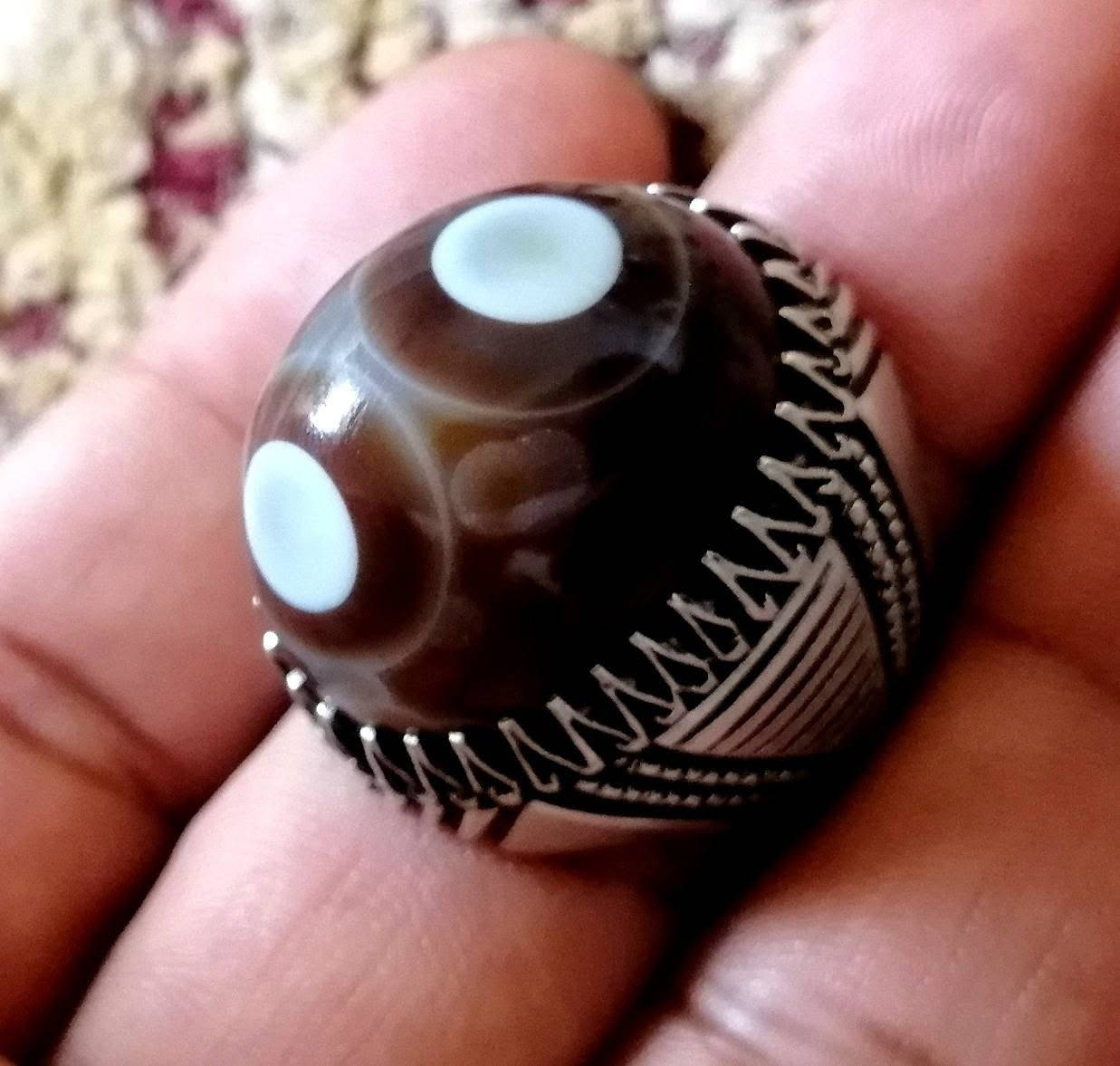 المميزون في نشرنا الباقون على عهدنا بأن ننشر لكم النوادر من الأحجار النفيسه التي يبحث الهوات عنها نقدم لكم جوهره من السليماني العينتين الهندي الجميل يمتاز بصياغه في غايه الروعه للبيع على الخاص اوالاتصال على الرقم التالي ***********
