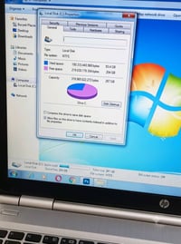 لابتوب HP EliteBook نظيف جداً وخامة معدنية قوية (للبيع) ​📜 تفاصيل الإع...