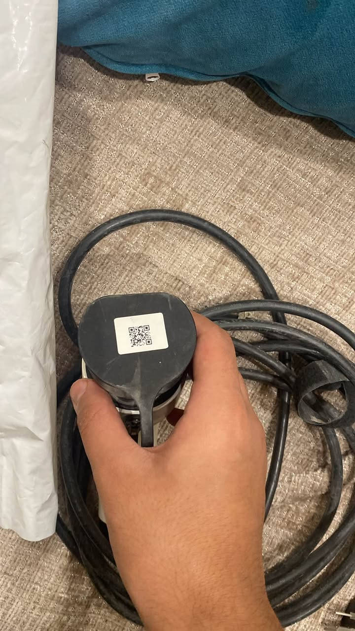 شاحنه مال سيارتي نضربت بعتها وبقت الشاحنه الاصيله مال سياره نفسها مستخدمها شي قليل جدا . قيم باليرضي الله . مكاني بغداد الدوره ***********
