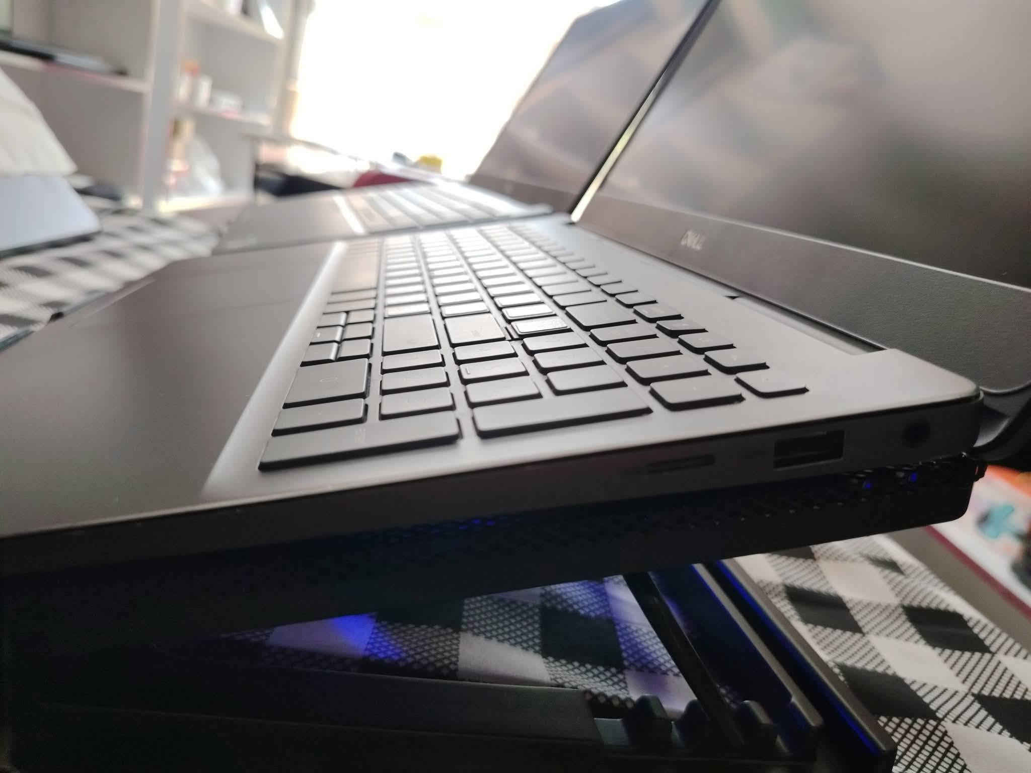 بمعالج i7 من الجيل التاسع وبسعر مناسب
مناسب لـ: الدراسة، الأعمال المكتبية، المهندسين،البرمجه
💻 DELL vostro 7590

-المعالج: Intel Core i7 H 9
-الرام: 16GB DDDR4 — قابل للتطوير
-التخزين: 512GB SSD — قابل للتطوير
-الشاشة: 15.6FHD بوصة
-كرت الشاشة:  GTX 1650 4GB — مدمج

🏠المكان بغداد الامين الثانية
🚙التوصيل مجاني لجميع المحافظات مع ملحقات
🖱️ماوس
💼حقيبة
🔌شاحنة
الضمان اسبوعين 
مع وصل ضمان يضمن حق الزبون
التواصل واتساب : ***********
السعر بـ 635 الف دينار فقط

