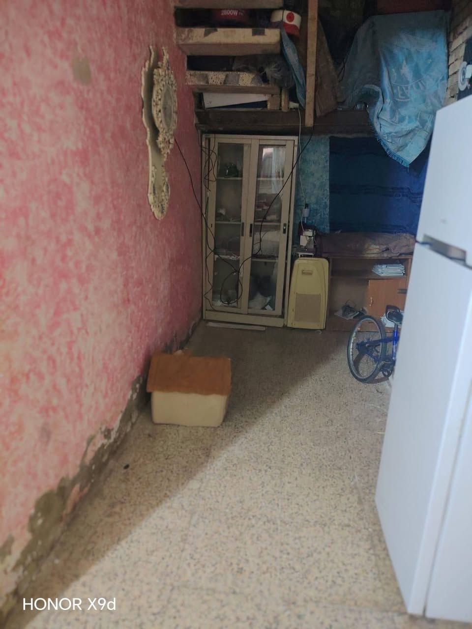 بيت بنأ قديم عكاده ساكنه بي عأله حالين يباع بسعر قطعه زين القوس شارع سيد يعقوب قرب الكراج *********** ***********
