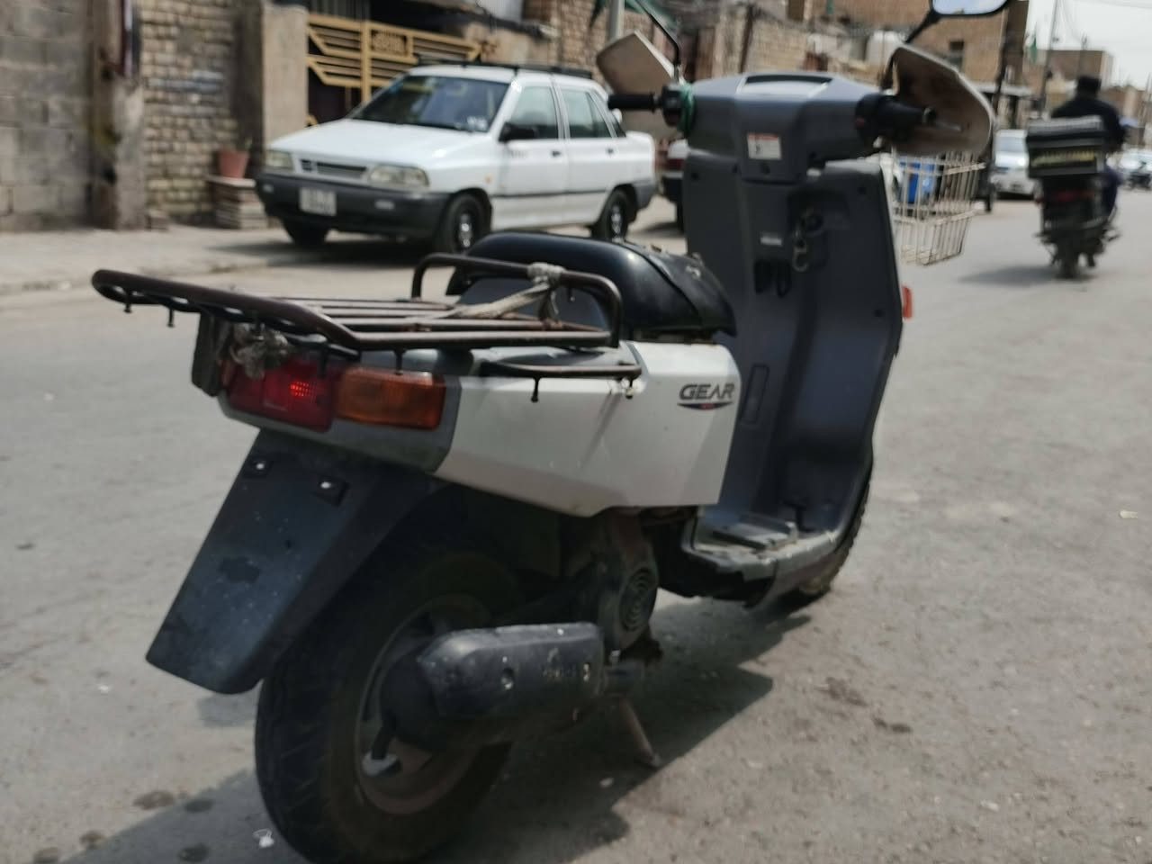 سلام عليكم
بيكم ٦٠ للبيع 
عنوان بغداد الشعله
سعر ٢٥٠ وبيهه مجال
الرقم ***********
