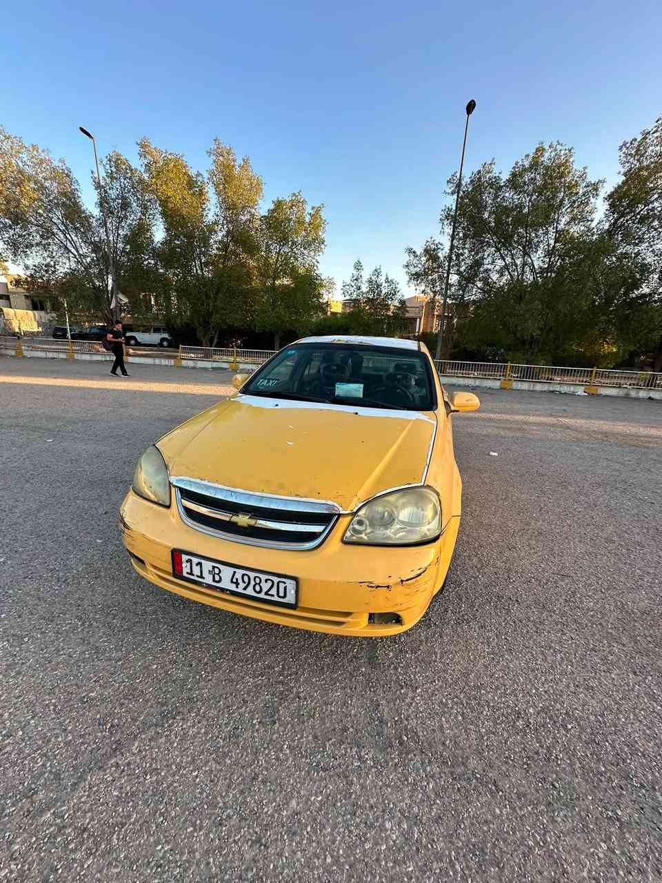 سلام عليكم /وعليكم السلام 
شنو السياره / اوبترا 
موديل /12
لون /اصفر 
كير / عادي 
الرقم / بغداد الجديد وسنويه جديده
هيئه وغرامات مصفره 
نضافتها  /كدامك الصور وشوفها 
محركها وكيرها /خير من الله 
ضربتها شنو /جنطه 
السعر شكد/سعرها 58 وبيها مجال قليل 
السياره بأسمك / بأسمي 
وين مكانك / بغداد السيديه 

تواصل /*********** واتس او اتصال موجود وبلخدمه اني
