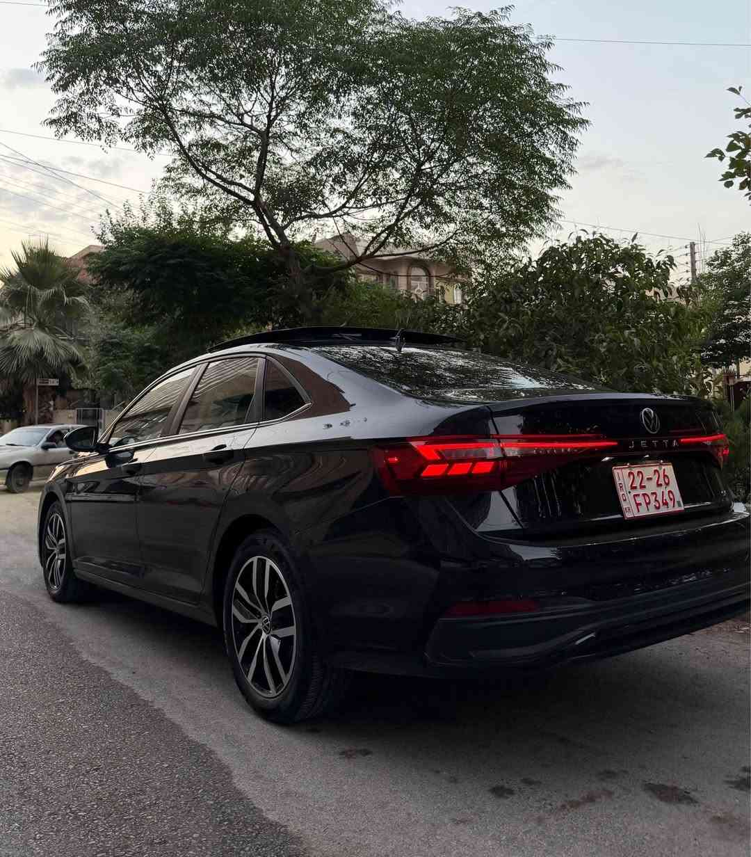 Volkswagen jetta 2025 SE + (***********)
تەنها 11,000 ڕۆشتوە  وەک سفر وایە 
پانۆراما
لایت پێش و دوا LED
ڕادار کروز کۆنترۆڵ  ڕاداری پێش و دواو لا تەنیشت 
کامێرا 
وایەرلێس چارج 
برێک بەسمە ئەوتۆ هۆڵد و ستار ستۆپ 
شەغال بەسمە  ( دوو بەسمەی خۆی لەگەڵە )
شاشەگەورە گێچ ئەلکترۆنی
تەبرید مەرکەزی و تەبرید لەمس
کوشن جلد وکارەبای و کوشن گەرم 
زۆر مواسەفاتی تر 

بۆنیتی بۆیاخە چەمەلەغی سەکنی لەسەر یەک پەڵە گۆڕاوەو بۆیاخ کراوە چەمەلەغە بیلادیەکەی ماوە و لەگەڵیەتی چاک ئەکرێتەوە پەڵەیەکی ئەبێت بە بۆیاخ   هیچ ناوگرتنی نیە شانسی شوختی نیە  دەعمەکەی بەشی سەرەوەیە

ئێرباگی شان و سوکان بیلادی بۆ داندراوەتەوە هەموو پارچەکانی لایت و دەعامی و ڕادێتەر هەمووی بیلادیە بە شەرتی هەموو فەحسێک بچوکترین نوقسانی نیە ماڵی دۆستە چاڵ و شوختی نیە

نرخی : 176$ معامەلە
*********** السليمانية, العراق

