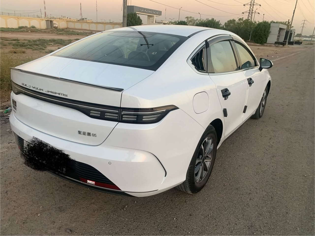 السلام عليكم للبيع بي واي دي دسترويل موديل ٢٠٢٥ السياره كفاله عامه من الضربه وصبخ ولبارد السياره جديده عله وضع الشركه ماشيه ٩ الف الكلي كلش قليل اطلع بيه موصفاته معروفه فول موصفات ماعده الفتحه 
مكان السياره بغداد الشعب 
السعر ١٩٥٠٠  بيه مجال 
الاستفسار ***********
