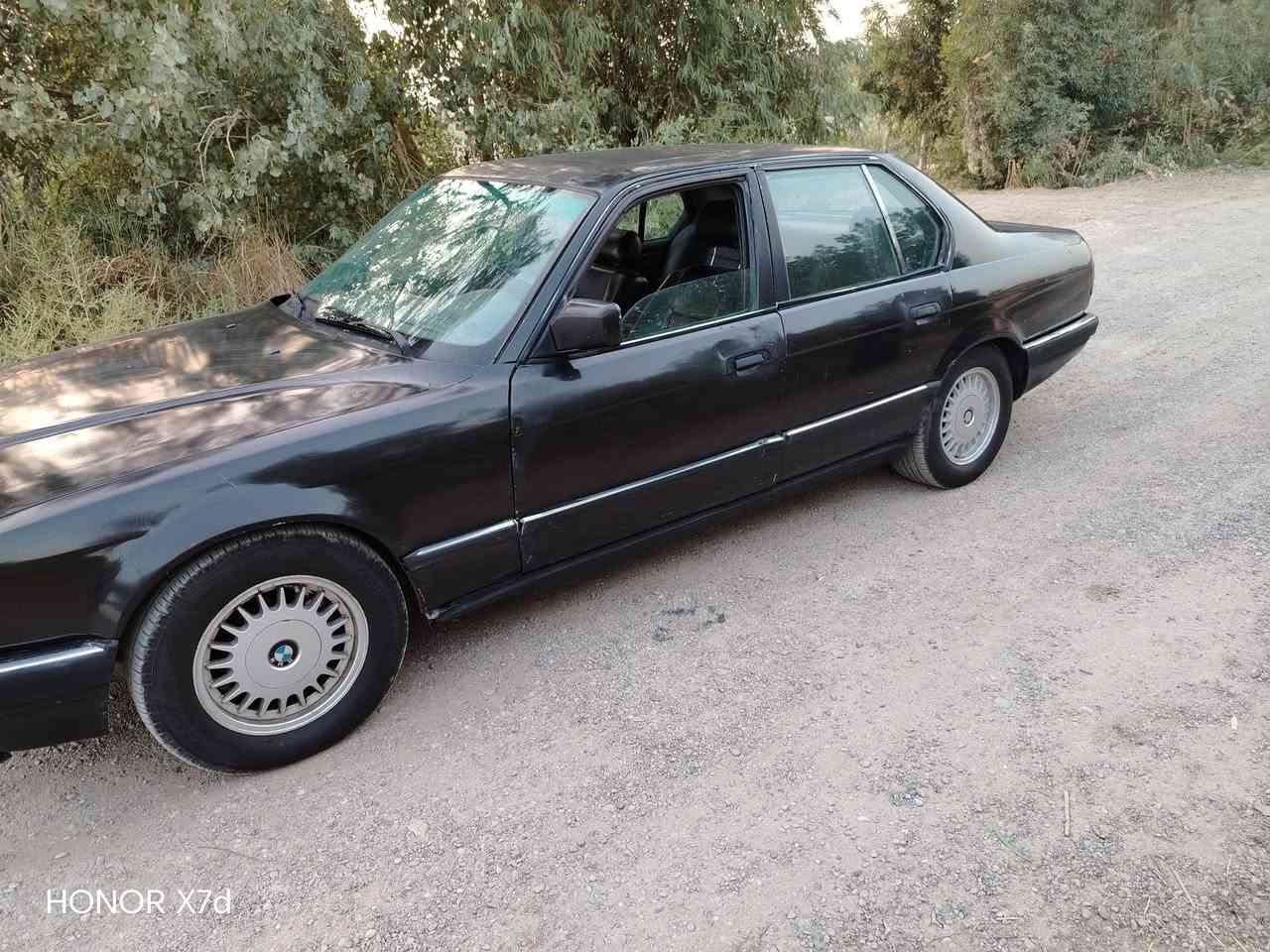 السلام عليكم 735 موديل 1993اصل دبل ايرباك دبل جكمجه مكينه كير مكفولات مكفوله من الظربه ولخياس تخم تاير جديد كهربائيات كلها شغاله وبلاديه صدر أمامي نص عمر وخلفي جديد مسجل شاشه داخلها جديد دعامياتها جدد حاويه السياره بلاديه وحلوه رقم بغداد السعر 28   رقم***********
