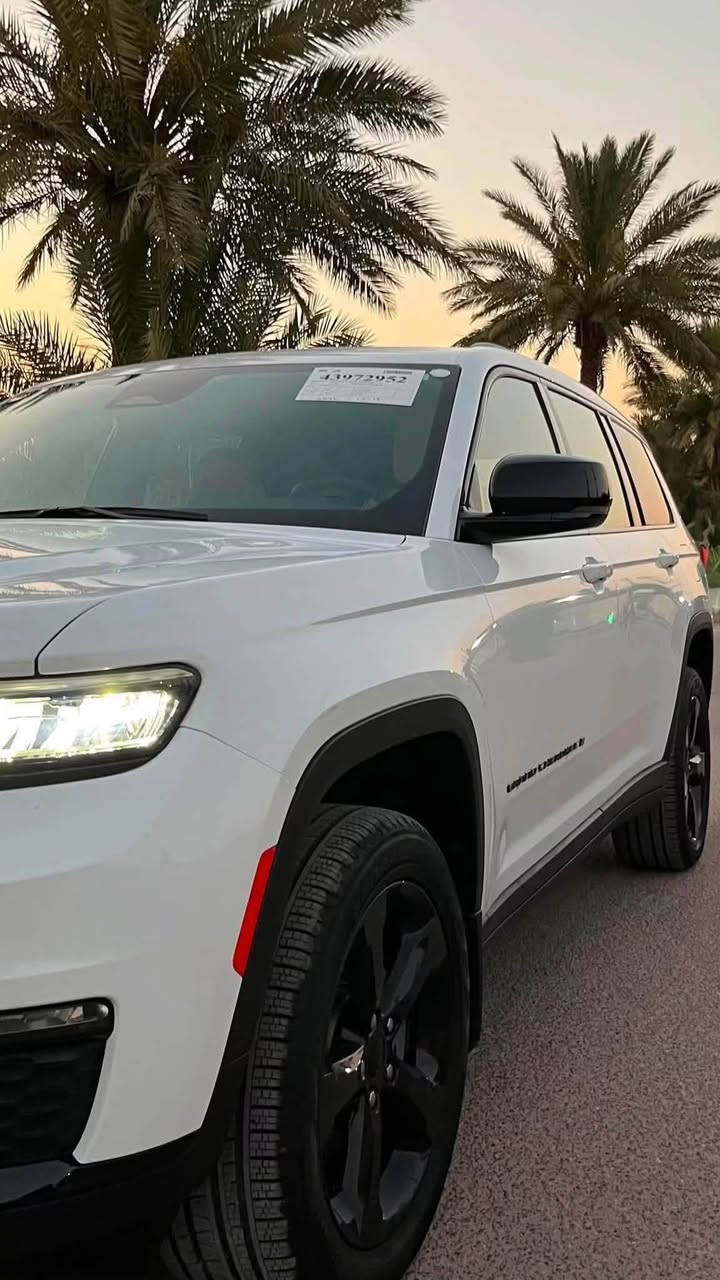 جيب كراند شيروكي 2025لميتد 1C4RJKBG5S8715760رقم الشاصي
• الموديل: جيب جراند شيروكي L Limited 2025

• عدد المقاعد: 7 ركاب (3 صفوف)

• المحرك: 3.6 لتر V6 بقوة 293 حصان

• ناقل الحركة: أوتوماتيك 8 سرعات

• نظام الدفع: رباعي (4×4)

• اللون: (ابيض )

• الممشى: (7191mi)

• وارد: (أمريكي )

• الحالة: ممتازة جداً، 

المواصفات:

✔️ شاشة وسطية 10.1 إنش

✔️ شاشة عدادات رقمية 10.25 إنش

✔️ Apple CarPlay و Android Auto

✔️ دخول وتشغيل ذكي (بصمة)

✔️ مقاعد جلد

✔️ تكييف ثلاثي المناطق

✔️ حساسات أمامية وخلفية

✔️ كاميرا خلفية

✔️ مثبت سرعة ذكي

✔️ نظام المحافظة على المسار

✔️ نظام مراقبة النقطة العمياء

✔️ شاحن لاسلكي

✔️ جنوط ألمنيوم

✔️ 8 وسائد هوائية

السيارة بحالة ممتازة وجاهزة للفحص في أي مكان.

للاستفسار: (***********)
واتساب
