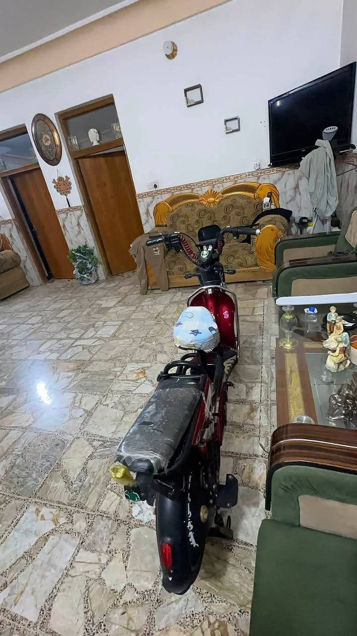 دراجه شحن كامل ملحقات جديد موديل  ٢٣ نقصه بطاريات بس حافضتهن موجوده وشاحنه موجوده  من مجمع العارضي اشتريته السعر ٢٢٥ بي مجال بسيط مكاني النجف الرقم ***********
