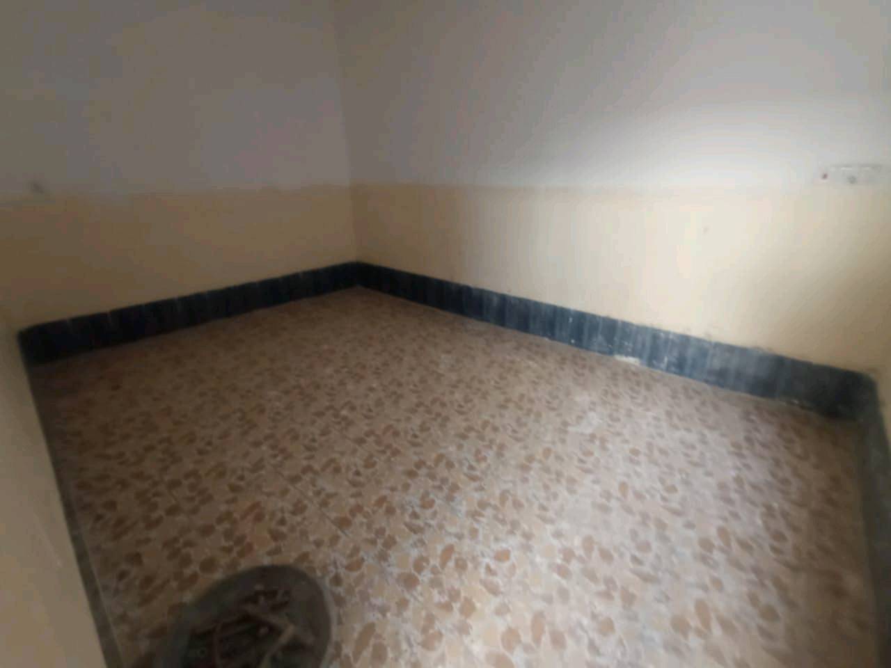السلام عليكم بيت للبيع كربلاء حي العباس الفرع الثالث قريب على الحولي المساحه 100 متر واجهيه 10 ونزال 10 طابق ونص ركن غرفه واستقبال و3 مجاميع صحيه وصاله جوه وصاله وغرفه جديده فوك منور وسطاني بناء طابوك وكونكريت مسلح سند 25 لل استفسار المراسله خاص او الاتصال على الرقم ***********
