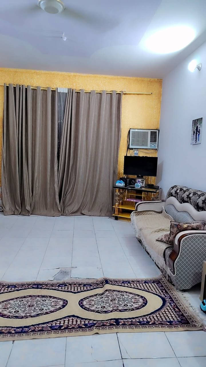 السلام عليكم ورحمة الله وبركاته
دار للبيع حي الأمير الثاني الفرع المقابل لسيد جابر
المساحة ٢٥٠ م طابو صرف باسمي حر تحويل ثاني يوم
صب مسلح
صاله كبيرة ١٠في ٤ونصف
استقبال ٦في ٤ونصف
غرفة نوم واحده
مطبخ
صحيات داخليه وخارجية
كراج كبير يتحمل سيارتين
حديقه كبيرة مربعه
شارع مخدوم مجاري
أعلى من الشارع تقريبا نصف متر
ترك داير البيت
معروض سعر جدا مناسب باقرانه بالمنطقه
يحتاجه فقط ارضيه وتلحيضات بسيطه... 
السعر ١٤٠..
بالعافيه عل الياخذه.... 
الاتصال ***********
