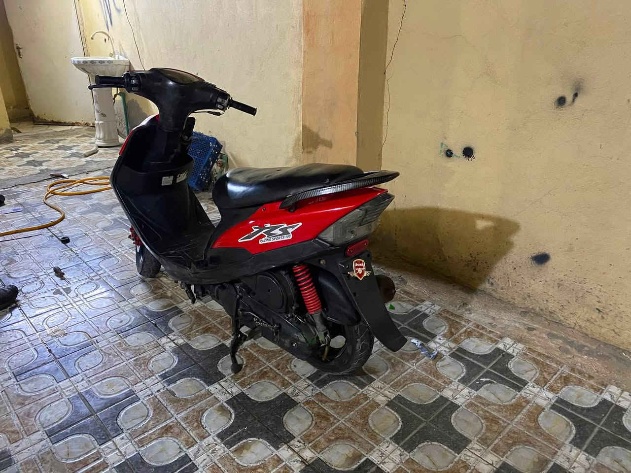 ￼ سلام عليكم للبيع كنب بلادية 49 راج حلوة بالشارع ناقصها بس***********
