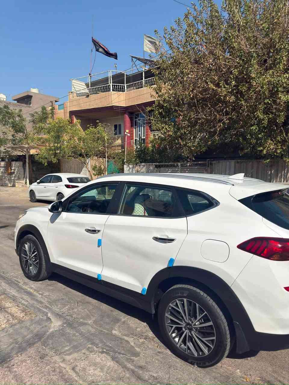 توسان موديل 2020 خليجي الكاصد ، محرك 2.0 بنزين، 4 سلندر
المواصفات:

* كراسي كهرباء
* شاشة وسطية
* كاميرا خلفية
* حساسات خلفية
* مثبت سرعة
* تحكم بالمقود
* تكييف
* مواصفات خليجية

الحالة:

* صبغ قطعة واحدة فقط: الجاملغ الخلفي المؤشر عليه
* الجنطة مبدلة أصلية وكالة
* السيارة استخدام مرتب
السعر 185$
مكان سياره بغداد
***********
