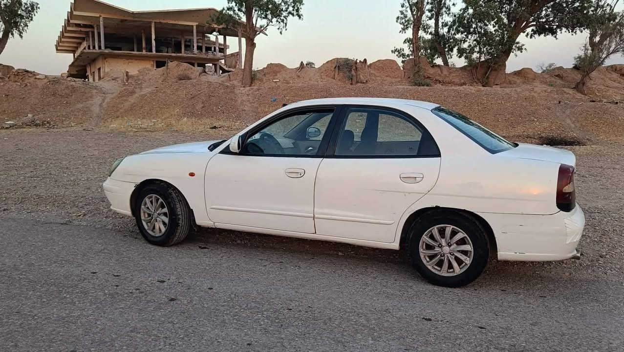 للبيع دايو نوبره موديل 2000 كير عادي محرك 1800 مسكر نضيف لاتبخير ولا تنقص تبريد ثلج اي نقص مابيها داخل وخارج سياره مرتبه بدون صبغ ماتصرف عليها ايشي كلشي بيها شغال لايت  زنون دمام اشاير نضيفه كلش على ايدي مرتبها  السعر 33 وبيها مجال ***********

نص مكتوب في الصور:
- 4 من 5