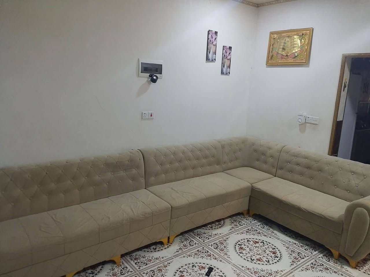 السلام عليكم ديوان للبيع كلش نضيف اخو الجديد سعر 170 وبي مجال للتواصل***********
