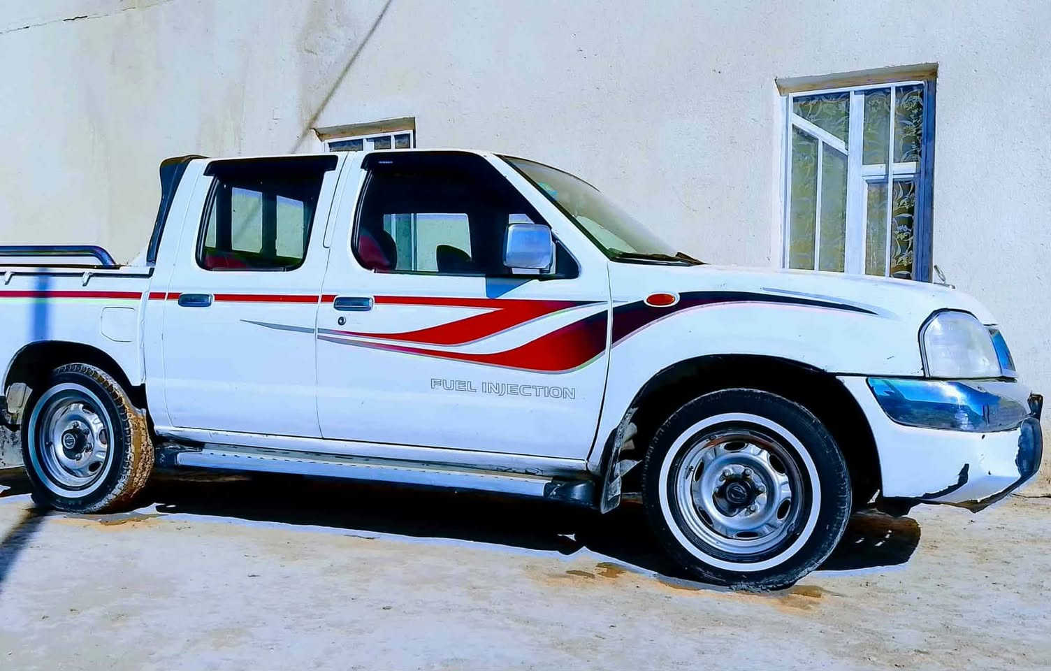 نيسان 207. 
سياره جاهزه الف ماتصرف عليه مراوس بستاركس

***********
