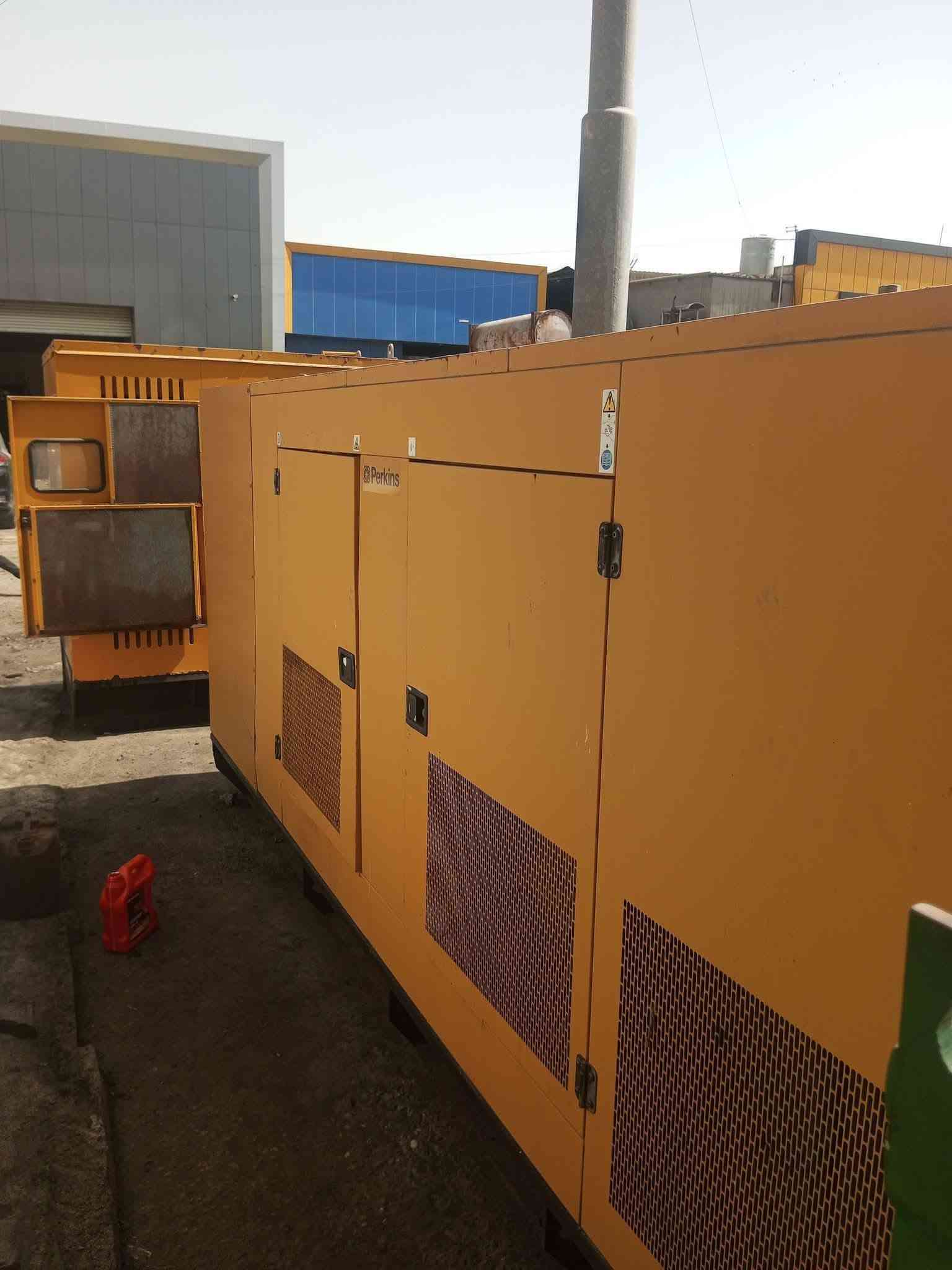 السلام عليكم 
مولد بيركنز انكليزي 2200 KVA400
6سلندر    كاتم 90%.
العنوان أربيل اصناعه الجنوبي
الاستفسار عل واتساب📞
*********** 📞*********** 
توصيل كافه المحافظات🚛
