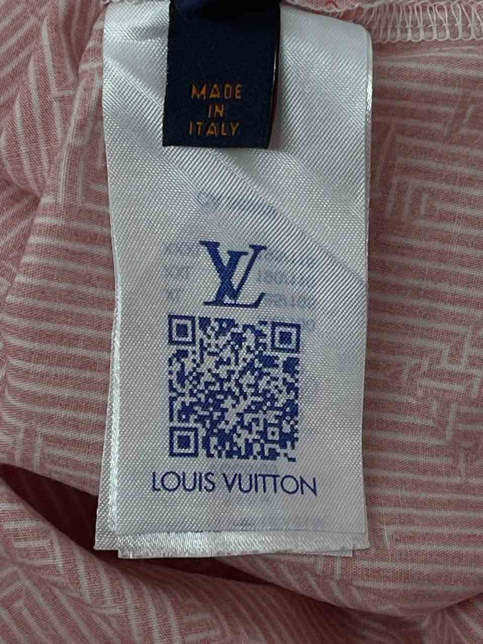 قميص Louis Vuitton اورجينال نضافة100‎% ‎

قياس : XL

‏MADE IN ITALY

غير مستخدم

———————————————-

يوجد توصيل 🚚 ( بغداد - محافظات العراق )

☎️رقم الهاتف : ***********

للحجز - دايركت
