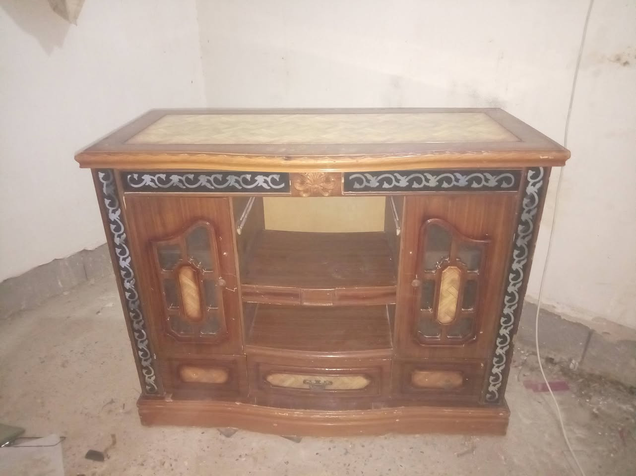 ميز خشب السعر 30 الف
***********
