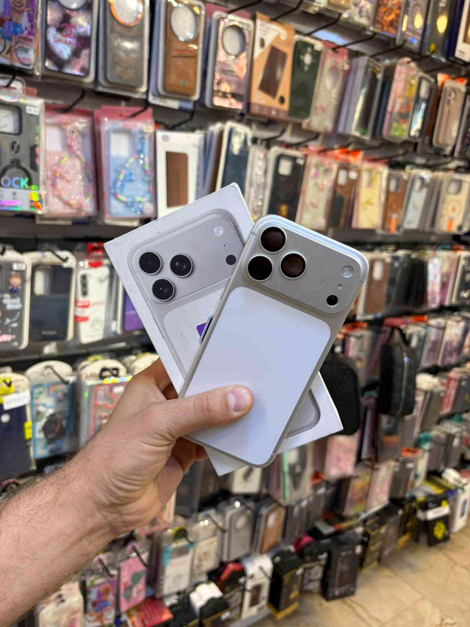 السلام عليكم
Iphone 17 pro max 256GB سيم كارت
بطارية 100 مشحون 65 مرة
نظافة ‎%‎
مكفول من التصليح ومن أي خلل ومن أي ضربات
باكيت وكيبل أصلي
السعر مليون و775 قفل
مكاني بغداد العامرية
***********

نص مكتوب في الصور:
- ٤:٥٠
- حالة البطارية
- عادية
- تعمل بطارية iPhone هذه على النحو المتوقع. حول البطارية والضمان...
- الحد الأقصى للقدرة
- ١٠٠٪
- هذا قياس لقدرة البطارية مقارنة بقدرتها عندما كانت جديدة. قد تتسبب القدرة المنخفضة بتقليل ساعات الاستخدام بين عملية الشحن والأخرى.
- عدد الدورات
- ٦٥
- هذا هو عدد مرات استهلاك iPhone لقدرة البطارية. معرفة المزيد...
- تاريخ التصنيع
- شباط ٢٠٢٦
- أول استخدام
- حزيران ٢٠٢٦