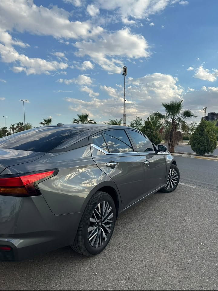 Nissan Altima 2025
SV AWD

شاشە کامیرة رادار ٣٦٠

٢ قطعة سبغ 
کیر محرک کهربائي شرط

سعر 14800$
مکان اربیل

***********
***********
