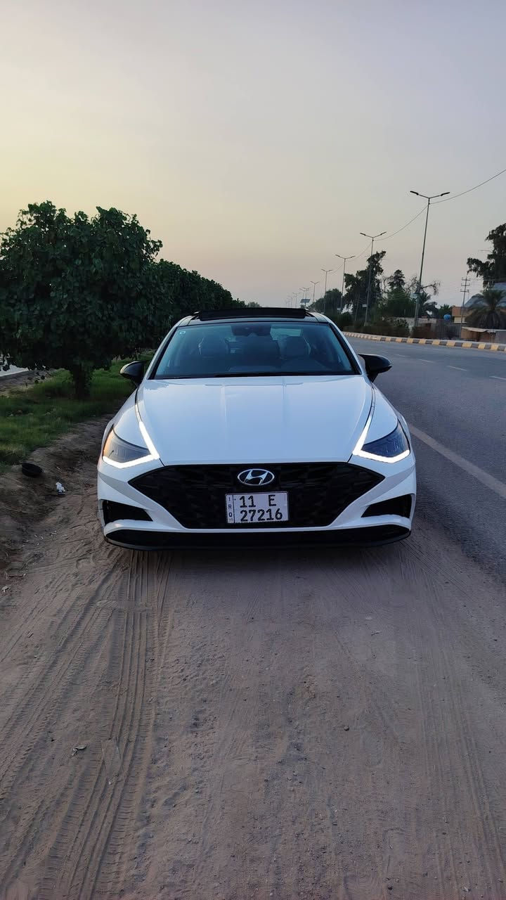 السلام عليكم  سياره سوناتا 2023 فئة SEL ماشيه 70الف كيلو السعر 147 وبيها مجال قليل 
المواصفات
محرك 2.5 تنفس طبيعي
 ناقل الحركة أوتوماتيكي من 8 سرعات AT
 محرك 8نوزل 4 GDI و 4 MPI
 الإضاءة مصابيح أمامية وخلفية من نوع LED
 رادار  360 درجه
 تشغيل عن بعد
 سايد بريك دكمه + تحديد مسار
 مثبت سرعه + قياده ذاتيه
 مضخم صوت +12 سماعه
 كشنات مخمل + تدفئه
 الاتصال تدعم Apple CarPlay و Android Auto
 4 وضعيات قيادة
 شحن واير لس
 صندوق فتح ذكي
 شاشة اعطال
 تخم تاير جديد
وتو هولد
 شاشه حجم كبير
بعد بيها هواي مواصفات ماذاكرهن سياره بيها قطعتين تبديل وقطعتين صبغ حدثها من امريكه جاملغ خلغي جهت السايق وبيها حادث بابين عكس السايق تبديل
***********
بيع فقط
