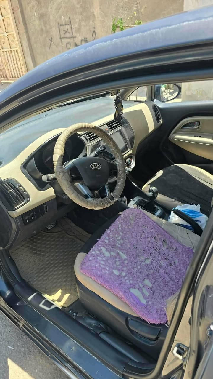كيا ريو محرك ١٦٠٠ كير اوتماتيك مكفولات رقم مثنى سنيوه جديده لل٢٠٣٠ باسمي مصفره من غرامات رقم الجديد اجنبي تبريد شخال... تصليح عل بارد قليل بل بيبان خاليه من التبديل  سعره ٧٥ ومجاله قليل لليشتري مكاني ديوانيه قضاء الحمزه الشرقي وهذه رقمي***********
