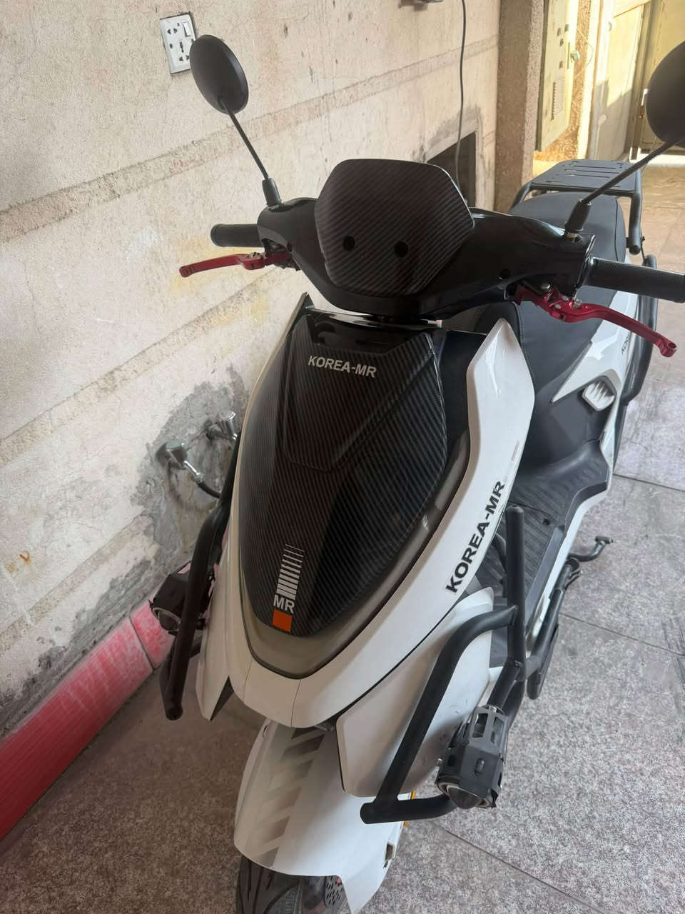 نضيفه للبيع 
بيه بس شخوط من ورا الدرع مالته
بطاريه بحاله جيده 
***********
بيه نضام الR
ونضامP
4نمر
وملفه2500
