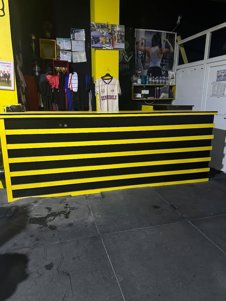 ميزي ئؤفيس داري بالانپريس عةسل بو فروشتن ٣ مةتر دريژة ٥٠ سانتيم پانة كي ويستي اوة ژمارةي خاوةنةكةيتي *********** لةكةلار
