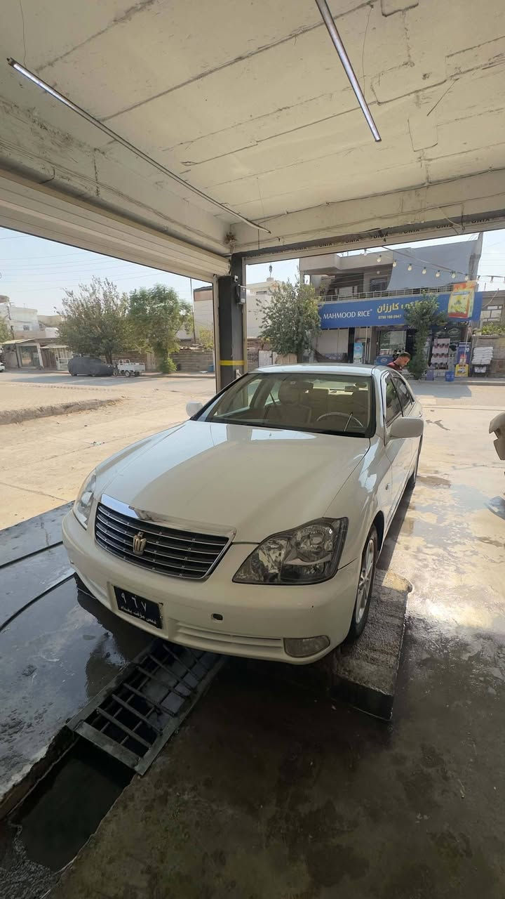 ماشە الڵە لە ماڵی هە موو لایە ک
شاهینە مودیل2005بڕاوە 
گیڕوو مە کینە گە ورە 182
سێ دووگمە 
کامل مە سروف  
ڕونی تازە گوڕاوە  
گە رمی بە سراوە جامی هە ل گیراوە تا زە داخل 
ناوگاعی تێ گیراوە شوین بڕاوە کانی کامل جاک کراوە
یەک بارجە بو یاخە 
بە شە رتی گیڕو مە کینە 
شە نسیو گە فە رگوڕاو بە شە رت 
سعری 50گڵاو مە عمە لە یە برایانە 
***********
شوین هە لبجە ی تازە
