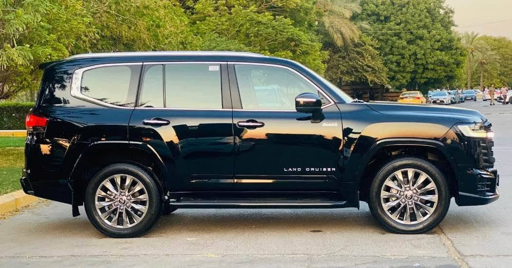 السلام عليكم 
بعد التحية والتقدير 
تويوتا لاندكروز 2024 VX BLACK LIMITED باب اول SAS تطبيق كفالة عامة صبغ بارد رصعة شخط تبديل تعديل كفالة من كل شي بااسمي تحويل ثاني يوم السيارة كلش جديدة
العدة والكاعيات والسماعات موجودات تخم تاير محرك كير كهربائيات كلة بشرط ماشية 37 الف كيلو 

المواصفات 
رادار امامي جانبي خلفي
‎5 بصمات 
فتحة
بردة خلفية 
تحكم ستيرن فول
كراسي كهربائي 
لايت امامي 3 عدسات
‎كامرات 5 
‎كراسي خلفية كهرباء + تبريد 
‎كراسي امامية تدفئة تبريد +كهرباء+ ميموري 
‎شاشة جبيرة
شاحن لاسلكي
شاشات خلفية 
‎فتحة سقف بصمة 
‎تعديل مسار 
‎سماعات JBL
‎دشبول ديجيتل 
اوتو هولد
‎سايد بريك دكمة
‎ستوب لايت ليد
وبعد هواي مواصفات
السعر 748 وبيها مجال
***********
مكاني بغداد العامرية بااسمي تحويل مباشر 
اخوان لتقارنها بvx العادي هاي بلاك تصير اغلى بالشركة والسيارة كلش جديدة بدون اي ملاحظة وساز اصلية 
تحياتي بغداد, العراق
