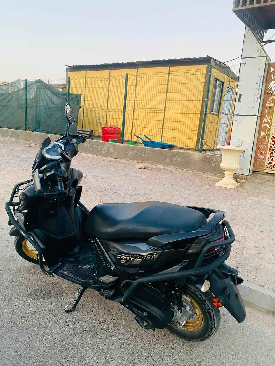 Yamaha zr 2023
دراجة نظافتها فول برغي مامفتوح بيها 

أوراق جنوبي 

اي مكان يعجبك افحص

سعر 2350
***********
