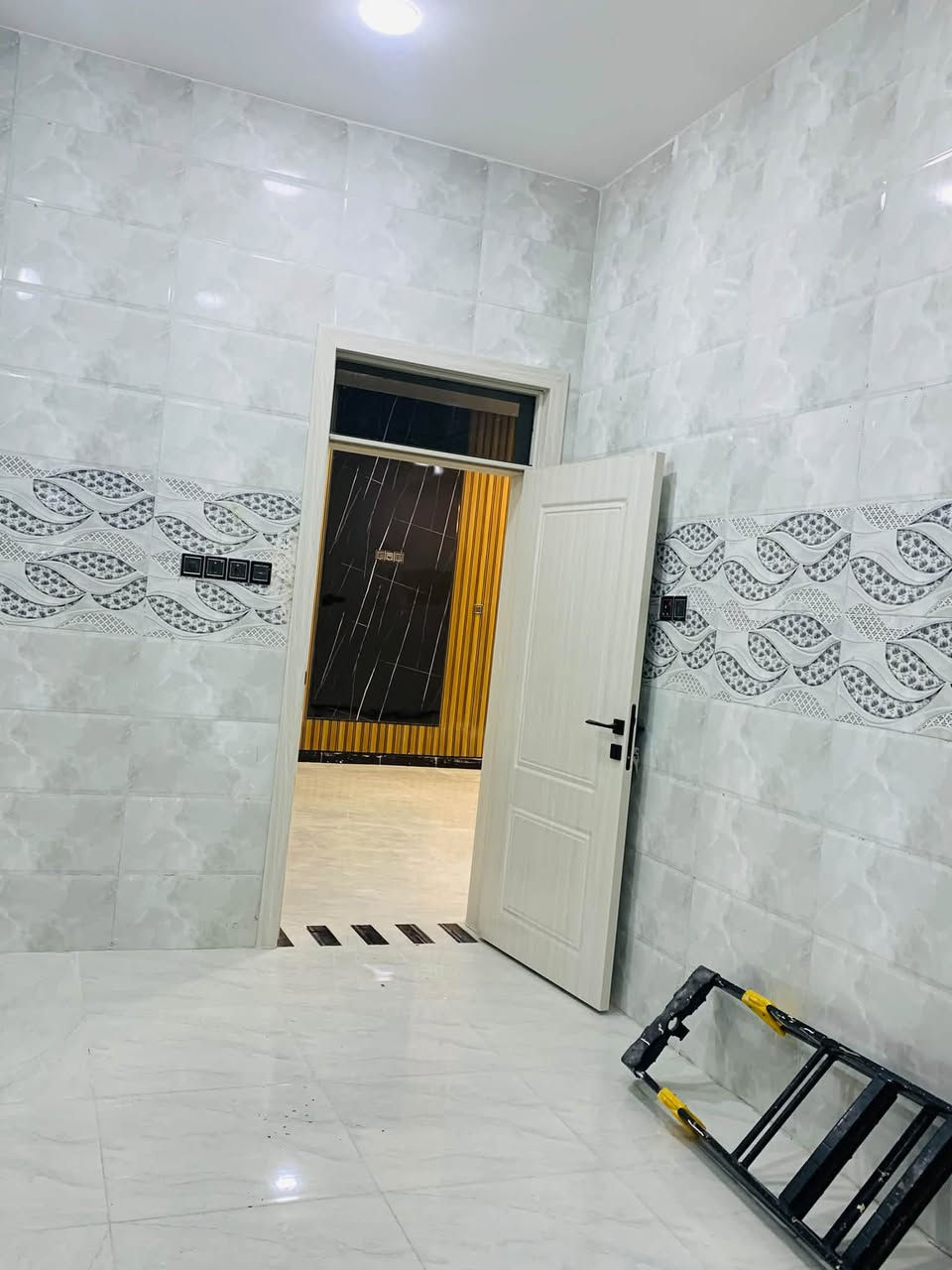 🏠🏠🏠🏠🏠🏠🏠

بسم الله الرحمن الرحيم 
 مشتمل للبيع طابقين بناء حديث بناء ٢٠٢٦ زيرو غير مسكون بناء طابوق درجه اولى المشتمل في حي الامين مربع حي السلام المشتمل فول سيراميك وبناء درجه اولى بناء مفصول أضلاع وسقف يتكون من كراج وصحيات خارجيه واستقبال ومطبخ وصاله ومنور وحمام وغرفة نوم عدد3 مأسس مجاري خطين ومؤسس ماء ٤ خطوط نضام بوستر صاعد نازل تاني ماء كبير ٢٠٠٠ لتر مؤسس نضام كامرات سبالت دفن 
🌴1️⃣التسلسل📠/168
🌴2️⃣مساحه🏚️/125m
🌴3️⃣الواجهه🏫/6.25m
🌴4️⃣النزال⛺/20m
🌴5️⃣الشارع🛣️/10m
🌴6️⃣المرقم/
🌴7️⃣اقرب نقطه داله / نافذ على شارع جامع السلام 
🌴8️⃣خدمات🏞️/ ماء وكهرباء 
🌴9️⃣السعر/120وبيه مجال بسيط 
🌴🔟 
📜نوع الملك / طابو ملك تحويل ثاني يوم

 🌴🌴🌴ادارة مكتب دار الايمان للعقار 🌴🌴🌴

⚫للاستفسار📞📞 
☎وسام العيساوي 
***********(الواتساب)📞
***********📞  

     🌴لا نتعامل على المصرف العقاري🌴
_______________________________________
1️⃣●اسعار 💵العقارات المعلنة في مكتبنا تُحدد من قبل البائع 💸صاحب العقار وليس المكتب والسعر قابل للتفاوض بين البائع والمشتري📜 

2️⃣●⌛نتميز بعدم رفع سعر العقار من قبلنا ونجمع البائع🌴والمشتري وجهاً لوجه لغرض الاتفاق📝  على السعر النهائي 👍 

3️⃣●🌴قضاء الفلوجه/حي الشهداء شارع ستين 60 قرب نادي الصمود Fallujah, Iraq اذا عندك عقار تريد تعرضه للبيع او تريد تشتري عقار 

4️⃣🌴فقط ارسال المعلومات  على الواتساب او الاتصال على هواتف المكتب .. 

☎️نستقبل هواتفكم على الارقام التاليه 

☎️ابو عبدالله العيساوي 
*********** (الواتساب) 
***********
☎️***********
