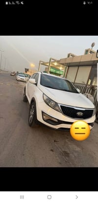 كيا اسبورتج 2015  خليجي فيها بارد من الجهة اليمين  كما مبين في الصور  ...