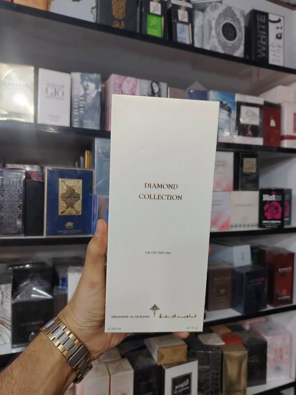 عطر بلو دايموند أكوا (Blue Diamond Aqua)
من مجموعة إبراهيم القرشي (Ibraheem Al-Qurashi)
الحجم 200 مل
♥️ الاصلي♥️ 
 مقدمة العطر (الإفتتاحية): البرغموت المنعش، النفحات المائية، والزعفران .
قلب العطر (الوسط): إكليل الجبل (الروزماري)، زهر اليلانغ يلانغ، ولمسات حمضية متوازنة.
قاعدة العطر (الارتكاز): البخور الفاخر، المسك، والباتشولي

للتواصل واتس ***********
يوجد توصيل لكافة محافظات العراق
#بغداد #النجف #كربلاء #الديوانية #السماوة #ميسان #الديوانية
