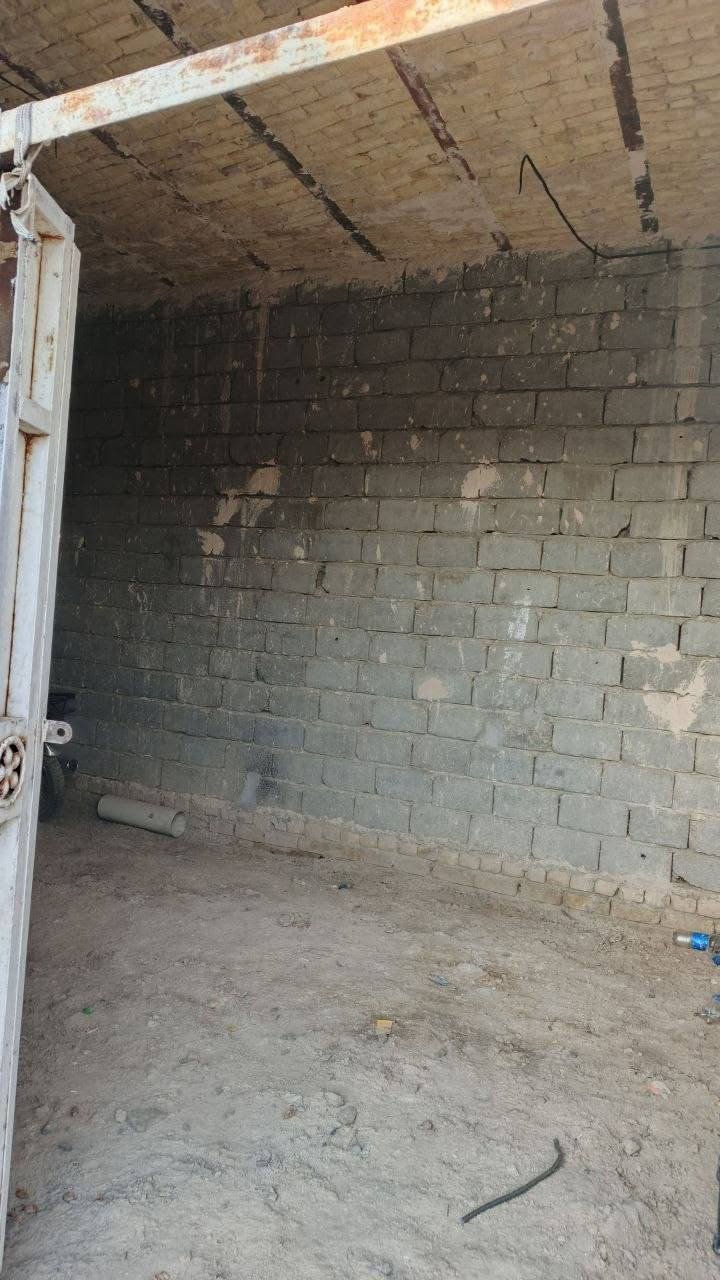 بيت للبيع بحي الصناعي ـ وره الكراج الجديد قرب الجسر الاحمر
منطقة زراعية ورقة مكاتبة
عالي عن الشارع
المساحة 220 م
📌يحتوي على غرفتين وصالة ومطبخ وصحيات واستقبال ومرر خلف البيت ع طول البيت 
فقط الاستقبال ماكامل ونقص درج 
السعر 26 وبي مجال للشراي يتدلل
الصور كدامكم واي استفسار ع الرقم
📞 ‏‪***********‬‏ اتصال فقط
‏‪***********‬‏ واتساب فقط
