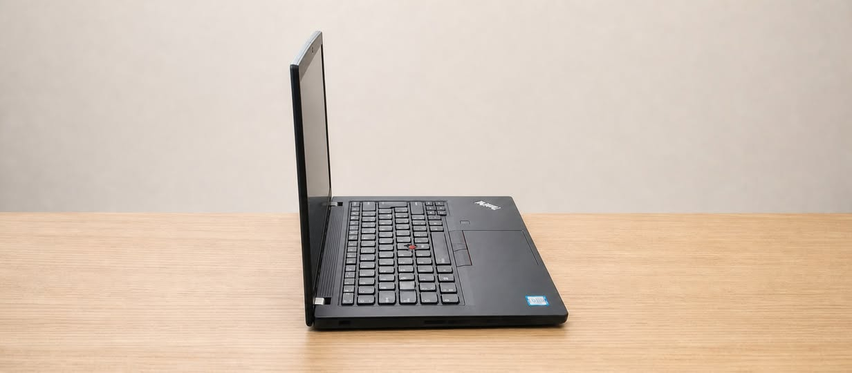 لابتوب lenovo للبيع 
معالج intel core i5 الجيل 8
ذاكرة عشوائية 16GB وخارجية 256GB 
كرت شاشة intel 620
بصمة مدمجة بالكيبورد وهواي مواصفات ثانية
اللابتوب اخر نظام ويندوز 11 برو قبل 3 اشهر جبته وبعده تحت الضمان 
السعر 250 الف قفل
مكاني بابل الحله 
***********
