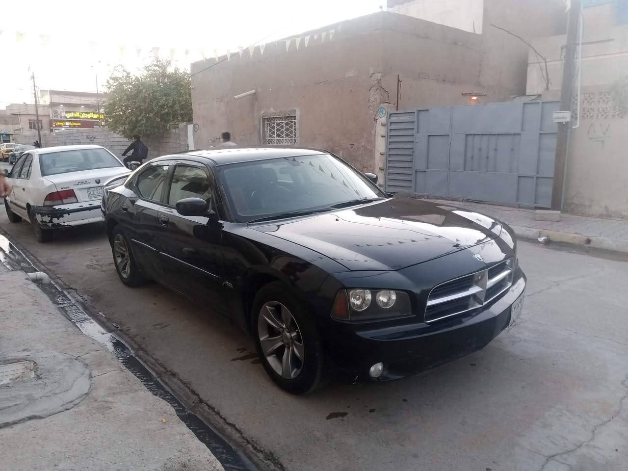 جارجر  2010 السعر 112بيه مجال قليل *********** مكان السياره كركوك 
كلين فقط بارد راس الجاملج صفحه السائق الامامي 
كير محرك  3500 بلادي اكسل تبريد بشرط  طخم تايرات جديده صدر امامي خلفي بشرط جديد   منظومه غاز  لايت زنون 
مسجل شاشه كامره
