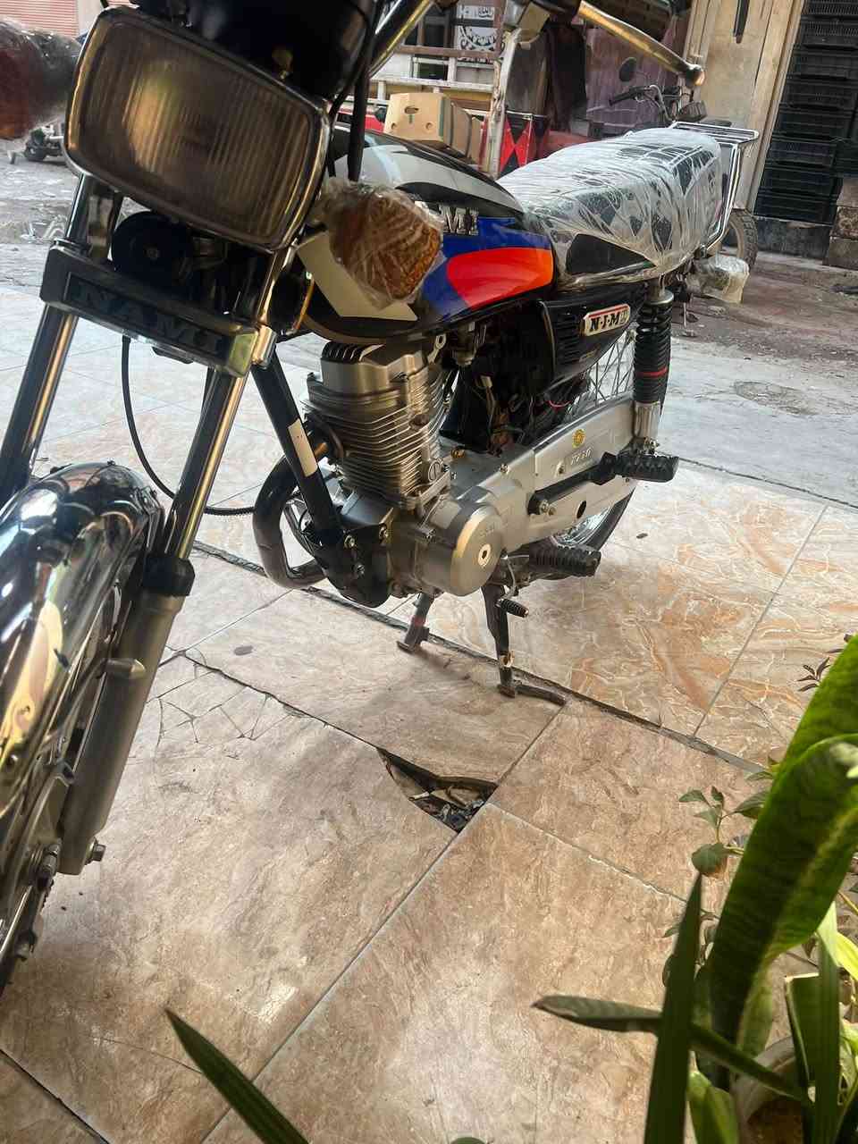 سلام عليكم دراجه نامه موديل ٢٠٢٥.   لبيع دراجه بلاديه . نضيفه ومرتبه وما ناقصهه. ايشي. أوراق كورتونيه مكاني. ديالى بعقوبه المفرك  السعر ٥٧٠ بيه مجال لتواصل ***********
