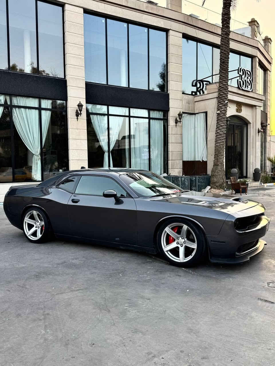 السلام عليكم دوج جالنجر RT 5.7l 
موديل 2019 السيارة فول تشغيل عن بعد 
شاشة كبير كار بلي 
كشنات كهرباء 
ماشية 85km 
رقم بغداد بأسمي تحويل ثاني يوم
السيارة حادثها فقط جاملغ وبنيد قطعتين صبغ فقط 
سعر السيارة 154 بيها مجال 
مكانها بغداد الدورة حي الصحة 
***********
