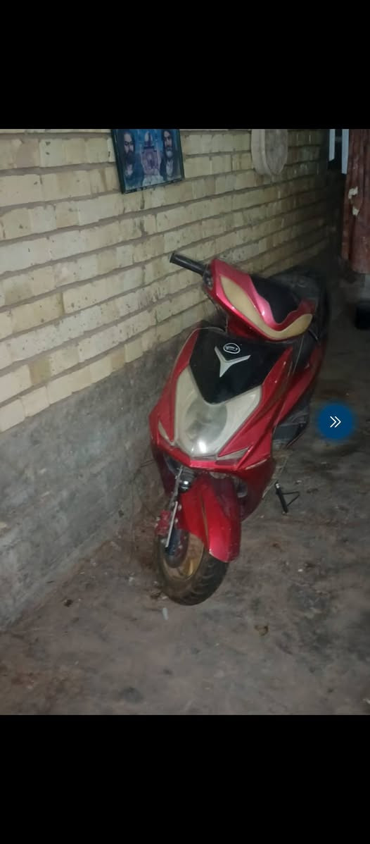 دراجه سكنس  نضيفه حيل بس عايزه شويه تصليحات  نجف اشرف حي ميلاد رقم الهاتف ***********
