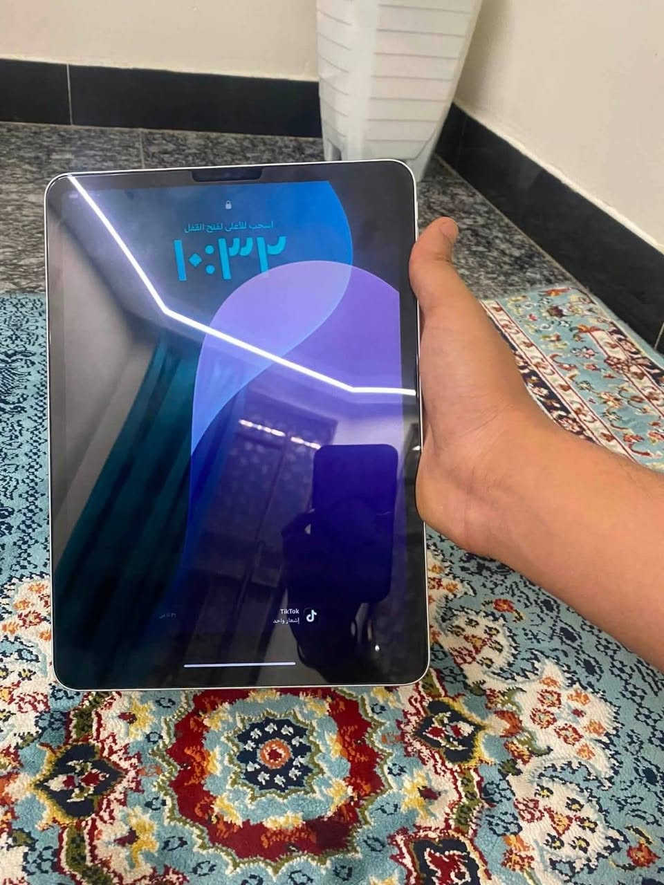 السلام عليكم iPad m2 نضيف كلش بطارية 86 ويا الكارتونة والشاحنة الاصلية ويجي ويا كفر وبي لاصق حماية مابي لا شخط ولا داخل تصليح  سعر 750 وبي مجال مكاني بغداد الدورة الميكانيك *********** موجود واتساب
