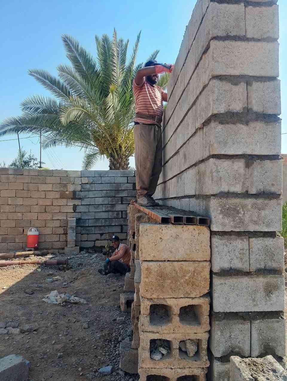 السلام عليكم
 أول شي مصداقيه فول ..كادر بناء درجه أولى .يعني هندسه شوف عينك شعندك بناء حاضرين  وهذا رقمي
***********
