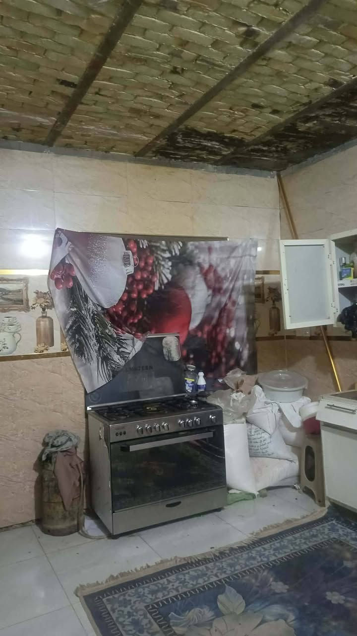 بيت لبيع مساحه 350 عنوان السياحي قرب الامام الحسن  رقم الهاتف ***********
