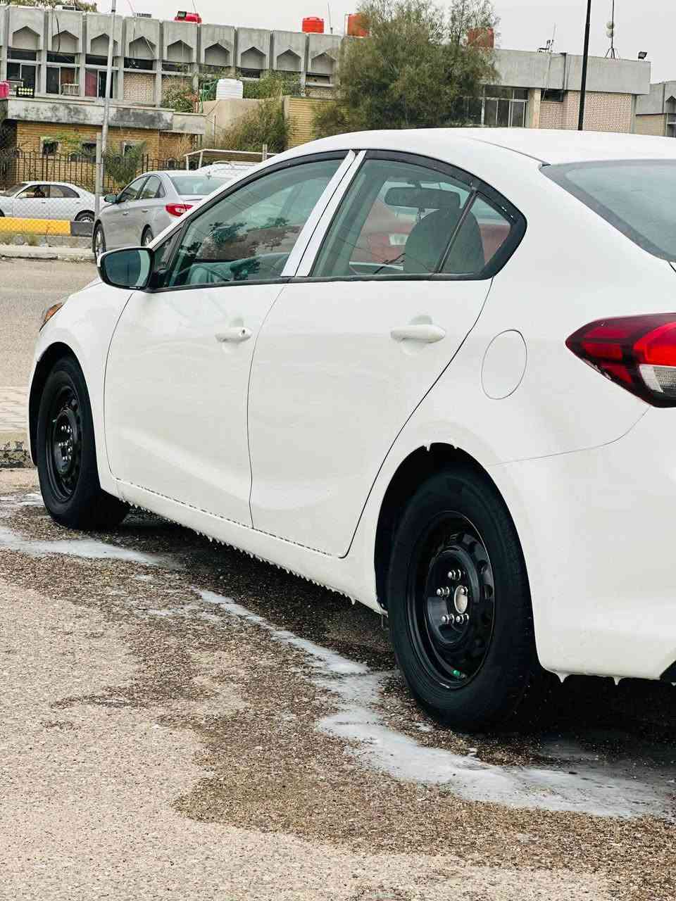 السلام عليكم 
السيارة فورتي مديل 2018 
بيها ضربات بس مابيها ضربة بچم والسيارة بأسمي رقم بغداد
الرقم: ***********
العنوان: البصرة
السعر 110 وبيها مجال البصرة, العراق
