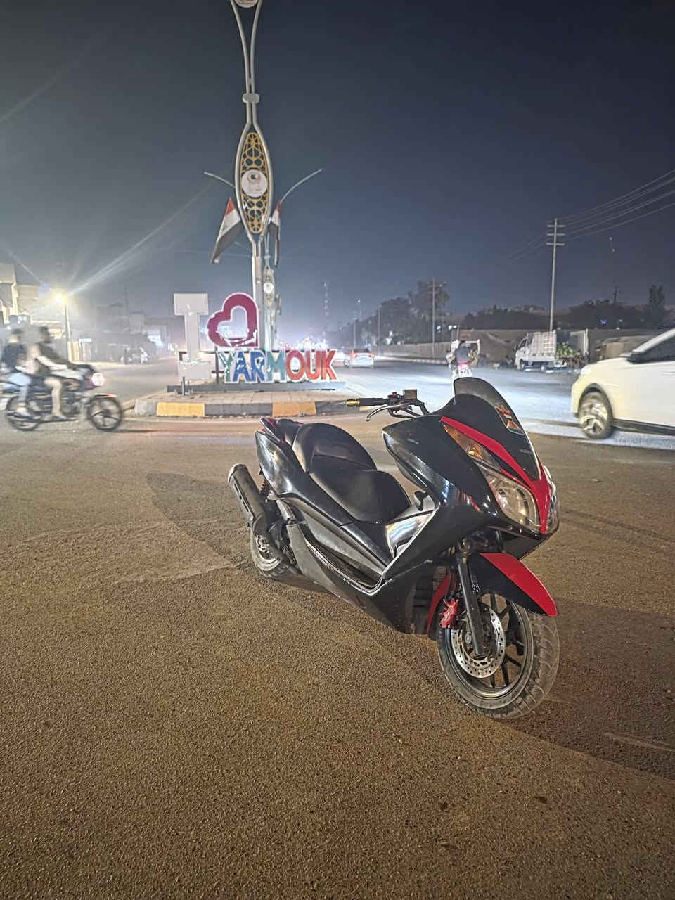 🔥 FORZA
للبيع هوندا فورزة 012 ❤️
لونها الأصلي أحمر ومغلفة أسود 🖤، وموجودة صورها قبل التغليف.

✨ المواصفات: 🏍️ مكينة 250cc
⚙️ قير أوتوماتيك
💉 إنجيكشن
💧 تبريد مائي
🛑 بريك ABS
🔴 ديسك أمامي وخلفي
⛽ تانكي 12 لتر
🛠️ مكاتبه ومنفيس
🪑 مريحة ومرتبة

💰 السعر: 13 ورقة
🔄 للبيع أو مراوس حسب قناعة الطرفين

📍 ديالى – بعقوبة
📩 ماسنجر
📞 ***********
