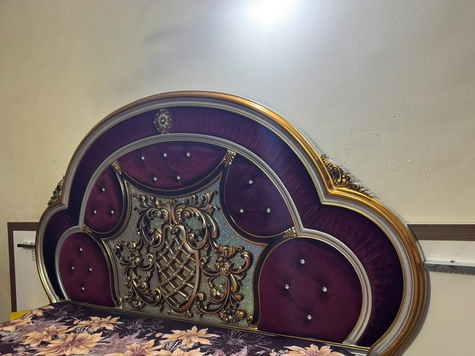 غرفة نوم تركي بحالة جيدة جدا
بغداد 
*********** و تس
